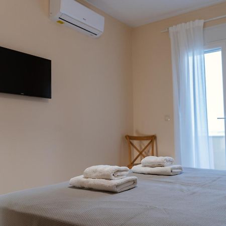 Marine Apartments Venetiko Paralia Agias Foteinis Bagian luar foto