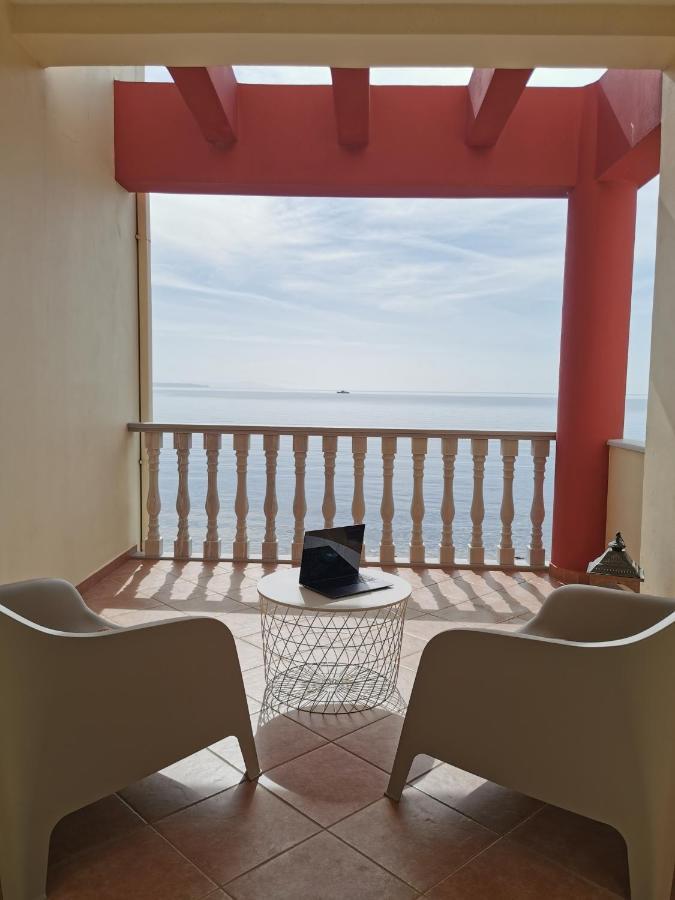 Marine Apartments Venetiko Paralia Agias Foteinis Bagian luar foto