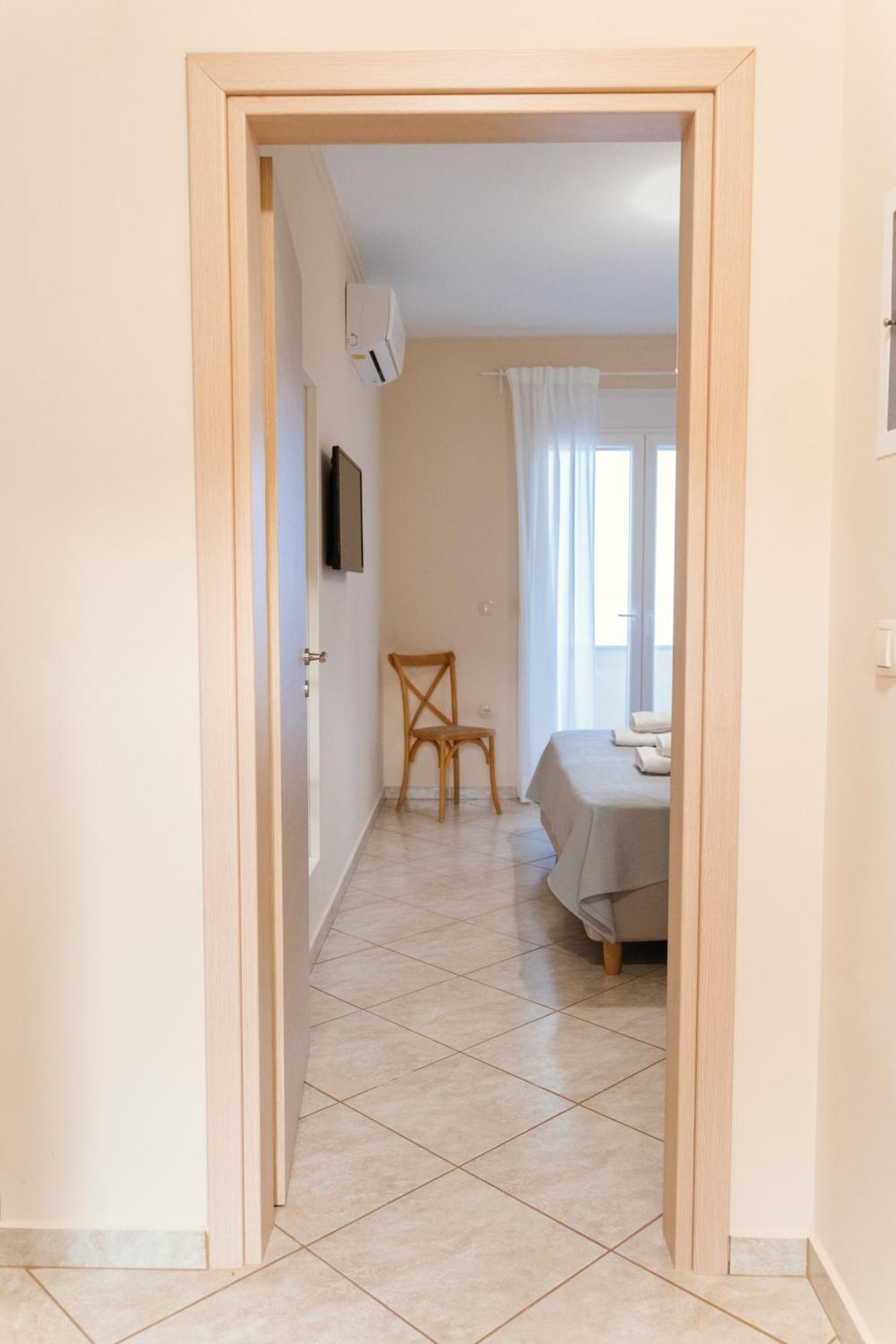 Marine Apartments Venetiko Paralia Agias Foteinis Bagian luar foto